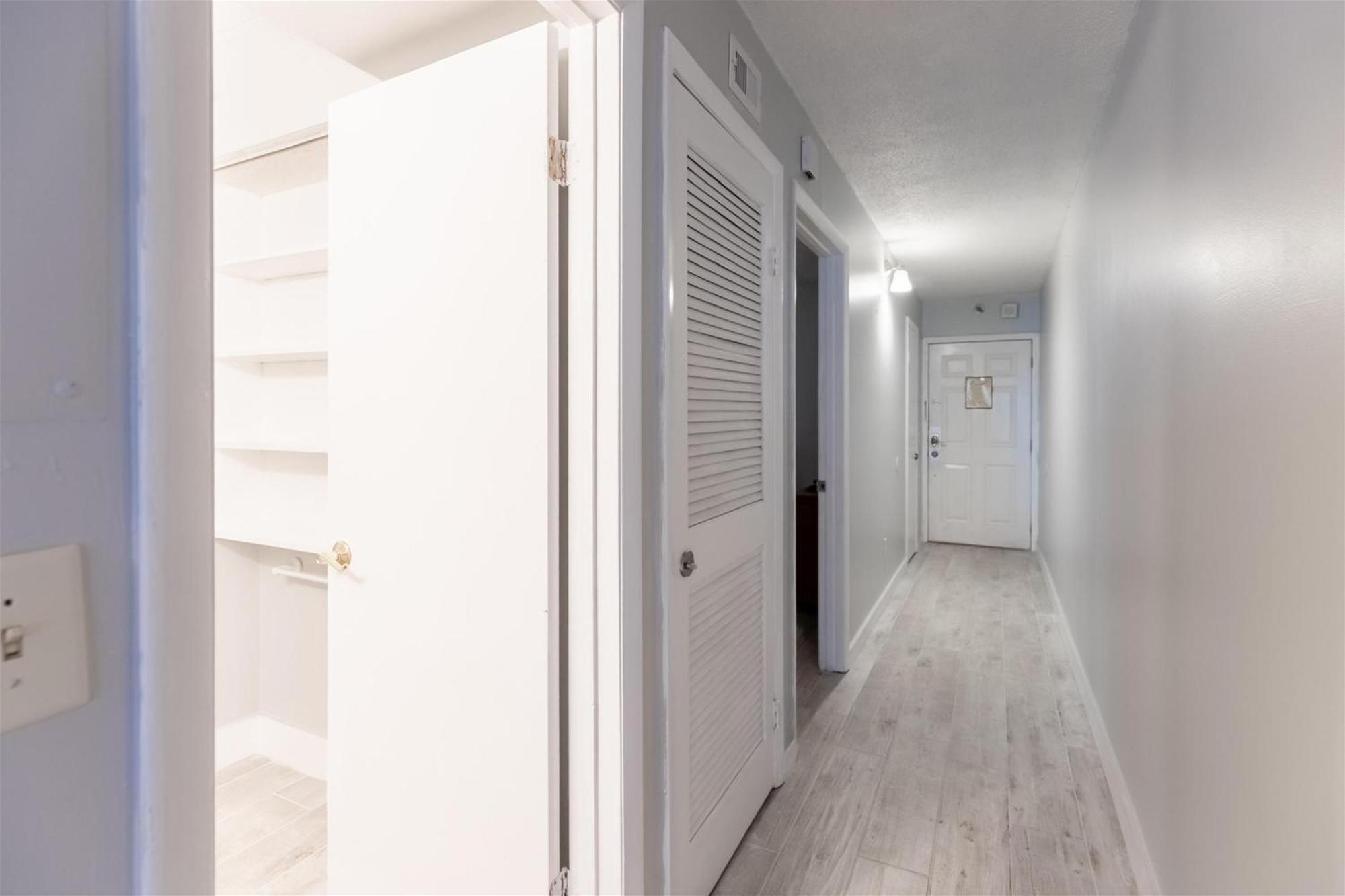 The Summit 618 Apartment *